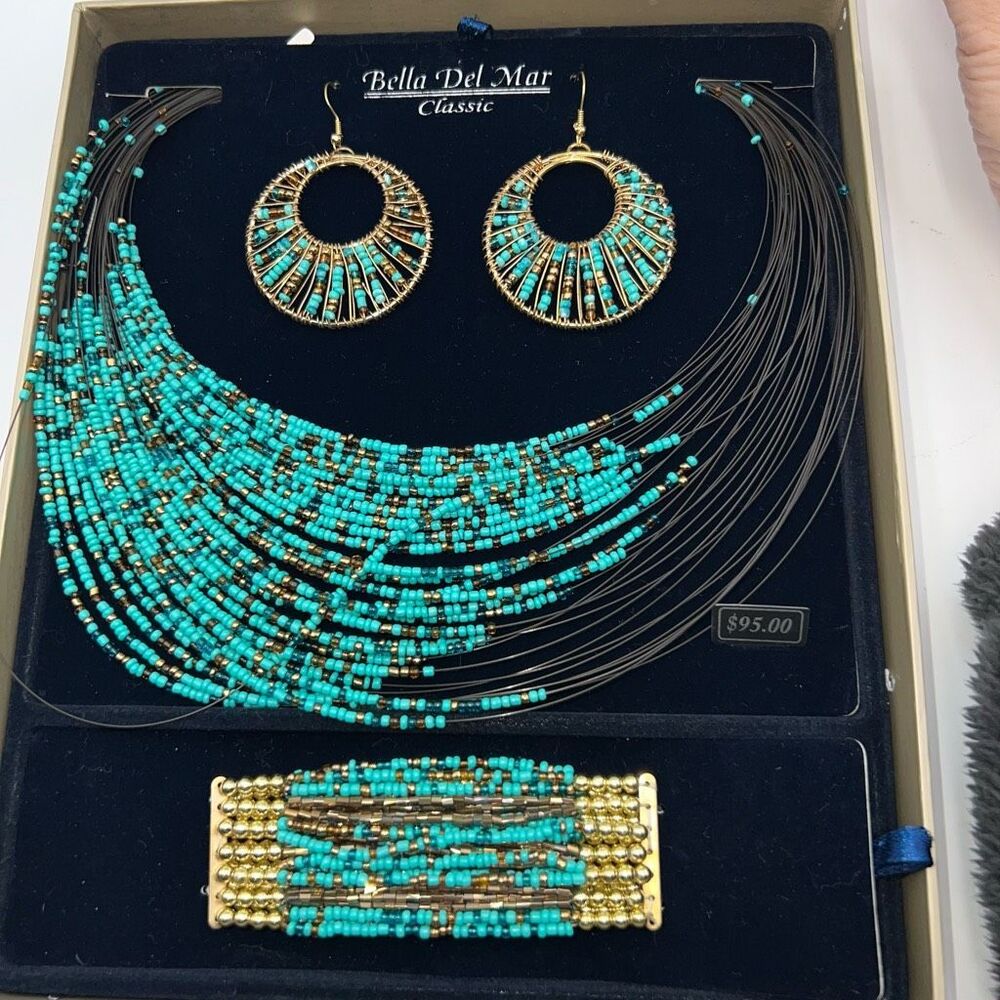 Bella Del Mar Turquoise Beaded Necklace Earrings Bracelet Set NWT